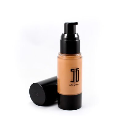 SG #10 foundation gives flawless full coverage with radiant glow ✨💛