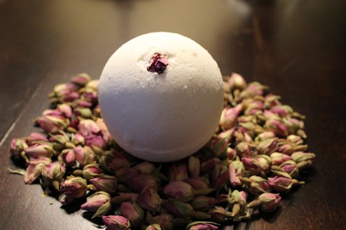 Bath Bomb in Goatβs Milk & Honey ππ― Creamy hydration